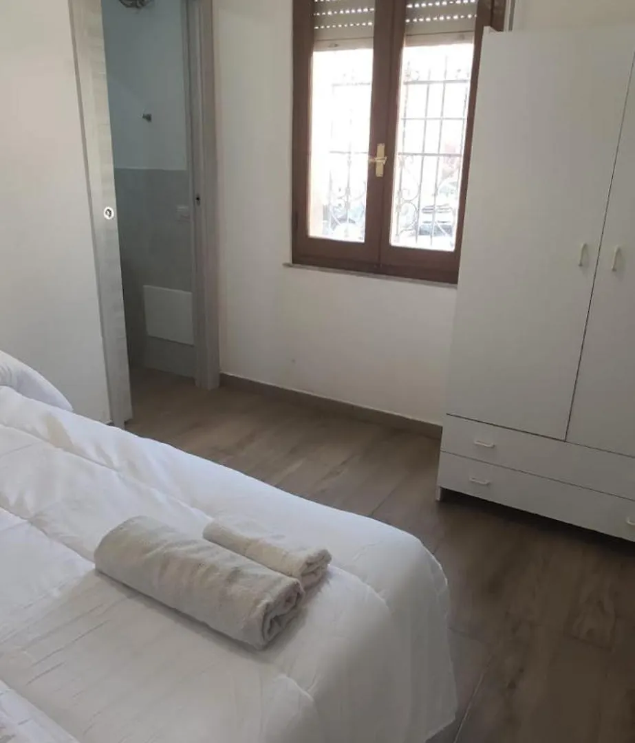 דירות מונסרטו Casa Di Ema 0*,